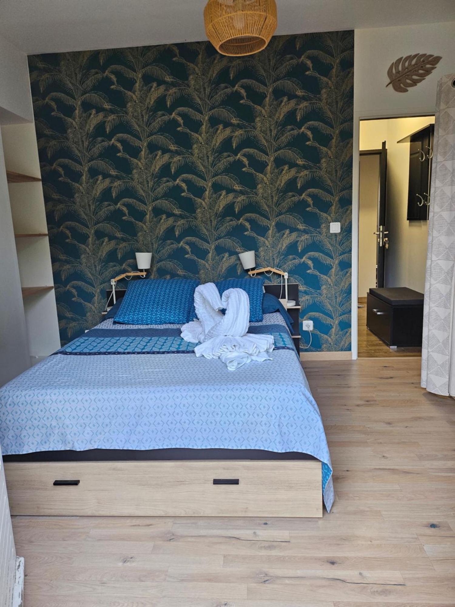 Les Chambres D'Estelle Guécélard Habitación foto